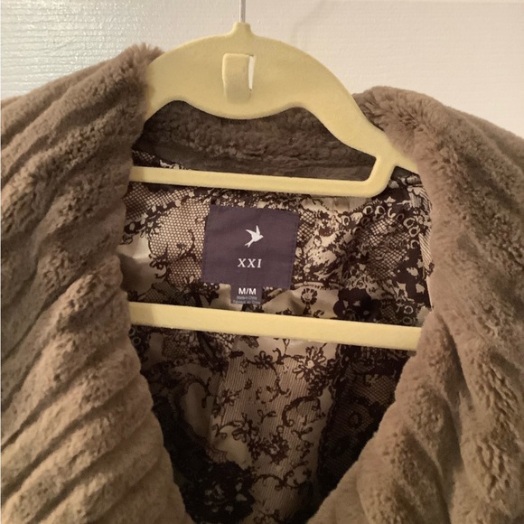 Forever 21 faux fur shrug, medium, great condition - Picture 3 of 3